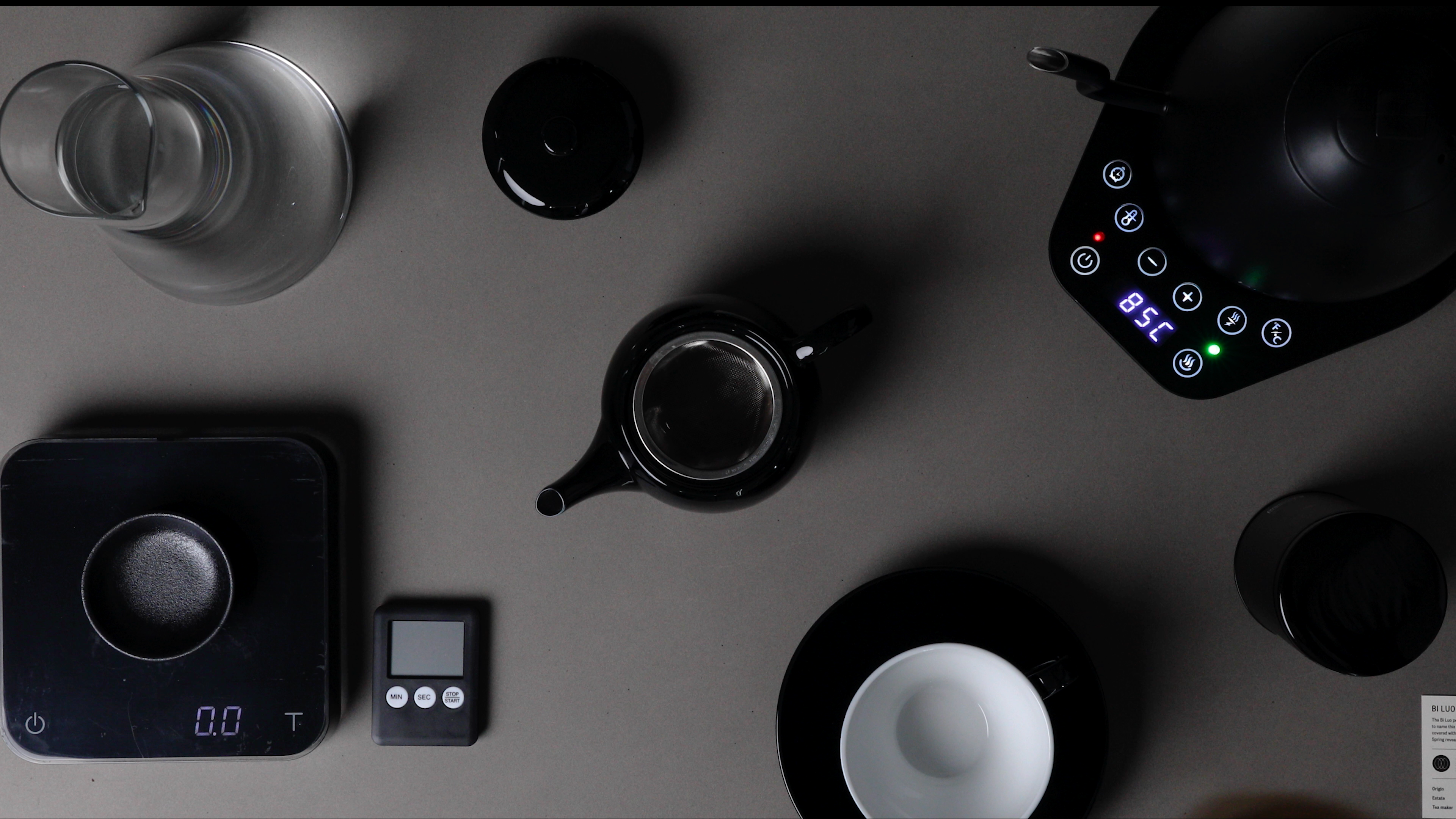 How to Make a cup of tea with a classic teapot - Somage USA